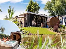 Luxe Chalet met Buitensauna en Spa in Aalst